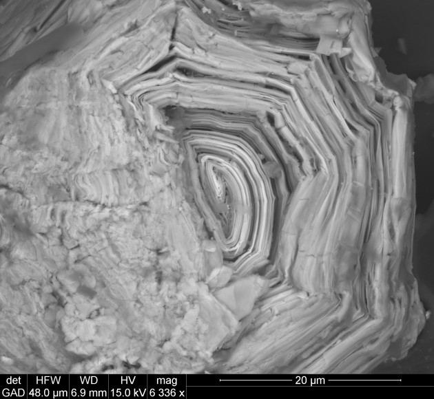 This electron microscope picture of the broken end of a molybdenum whisker shows the curious arrangement of the mineral's concentric layers. (Photo: John A. Jaszczak)